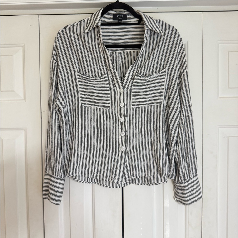 VICI Women’s Cropped Linen Button Up Oversized Long Sleeve Shirt Size Large